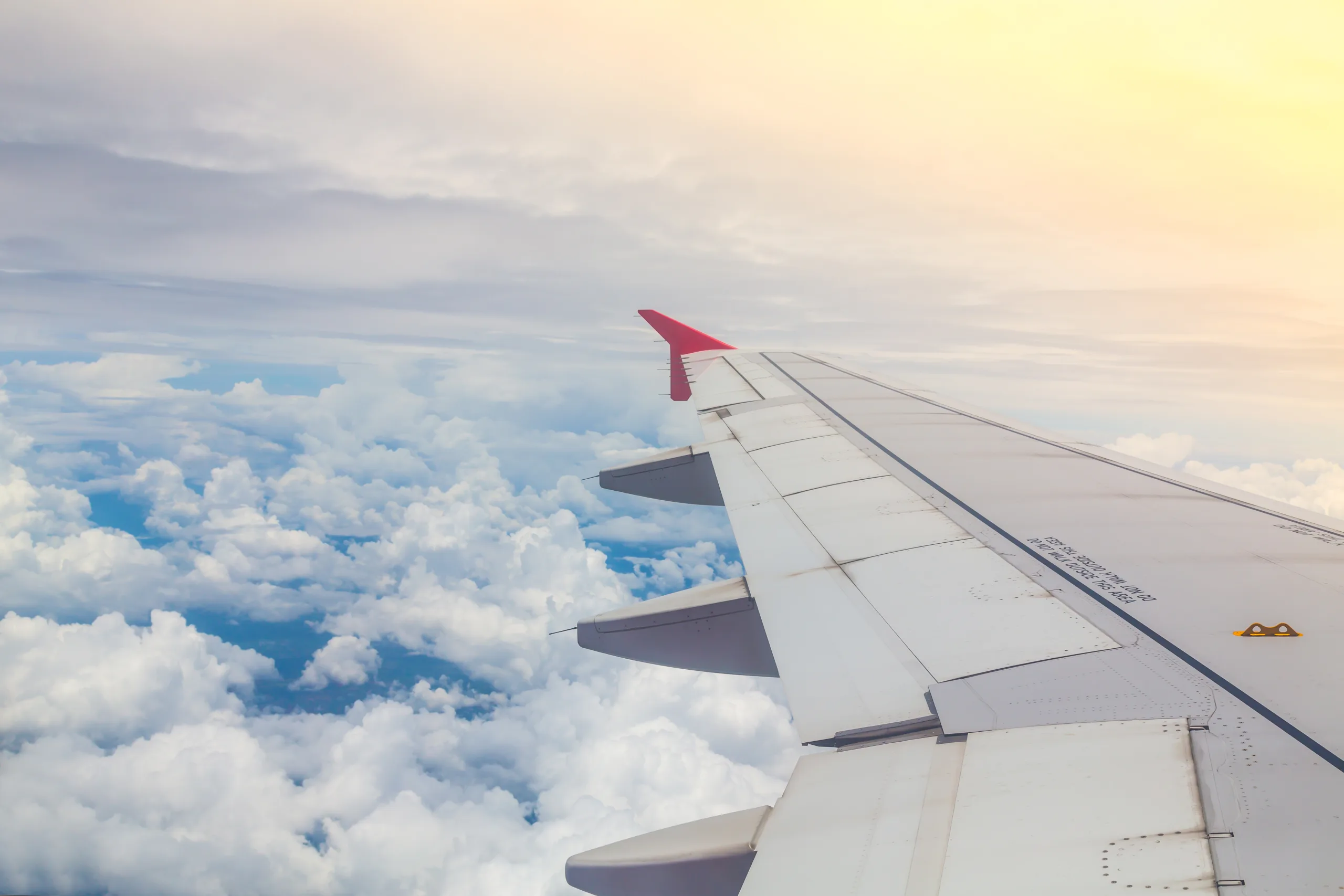 Путешествия на самолете: как сделать полет романтичным?